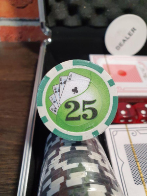 Покерный набор ROYAL FLUSH матовый на 100 фишек 11,5г с номиналом в алюминиевом кейсе, pkrjm100